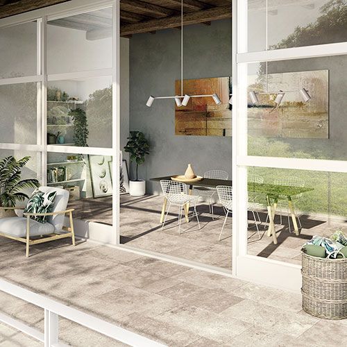 In & Out realizzato con rivestimento Collezione Sénanque, variante Argent