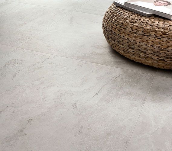 Pavimento della collezione Stream, variante Silver