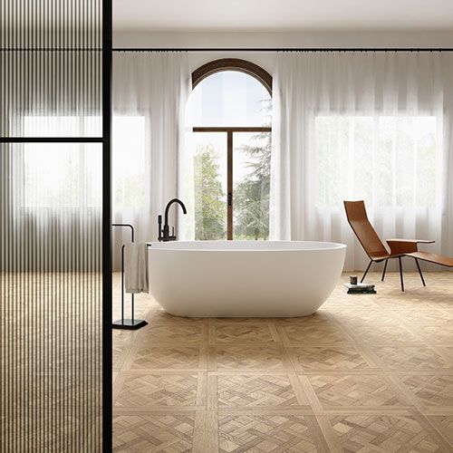 Ambiente bagno realizzato con pavimento della collezione W3, variante Burl Cookie