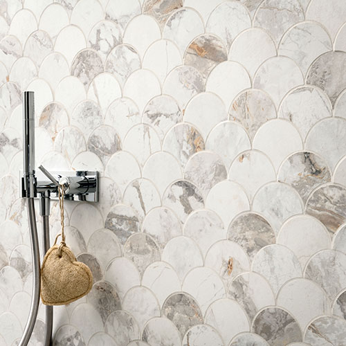 Particolare di rivestimento bagno realizzato con variante Beige, serie Golden Age