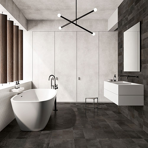 Ambiente bagno realizzato con rivestimento e pavimento variante Darkpeat, collezione Home effetto cotto