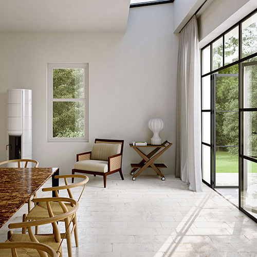 ambiente living realizzato con pavimento variante Whitepastel, collezione Home effetto cotto