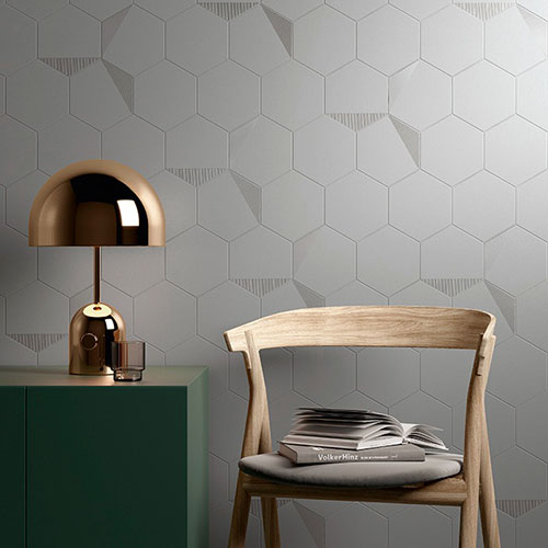 Particolare del rivestimento realizzato con esagono collezione Honey, variante Grey