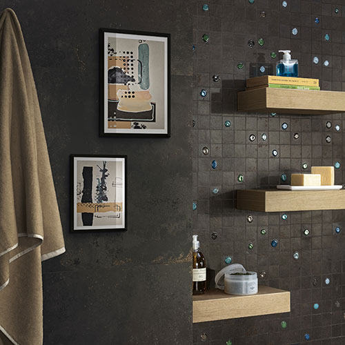 Particolare del rivestimento Raku - Black, collezione Iro