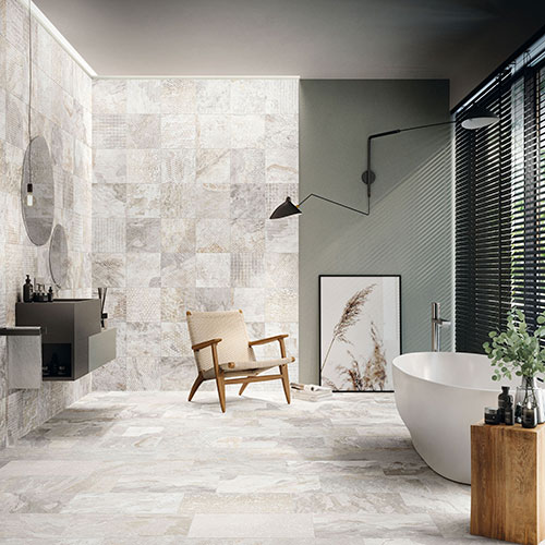 Bagno realizzato con Rivestimento e Pavimento della collezione More, variante Milk