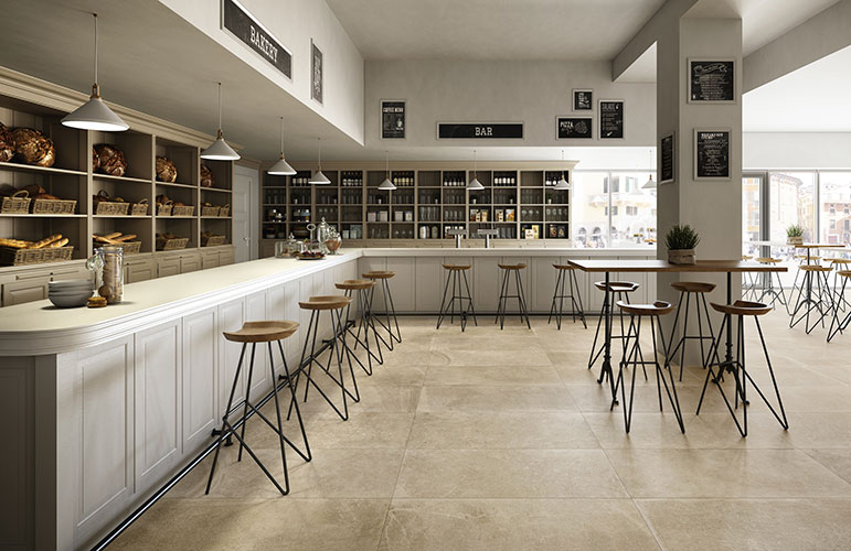 Locale pubblico, realizzato con rivestimento e pavimento della Collezione Stones, variante Amber