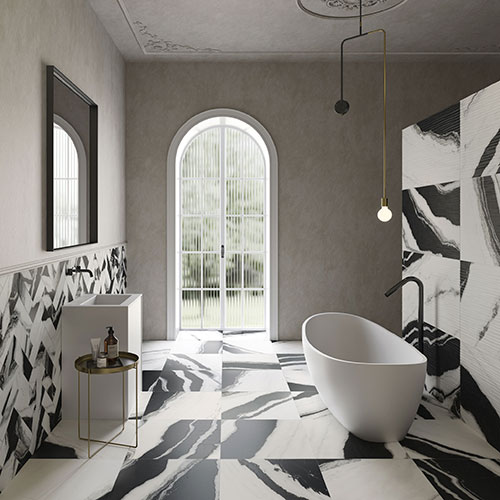 Ambiente bagno realizzato con pavimento e rivestimento della collezione Symphony, variante Snow
