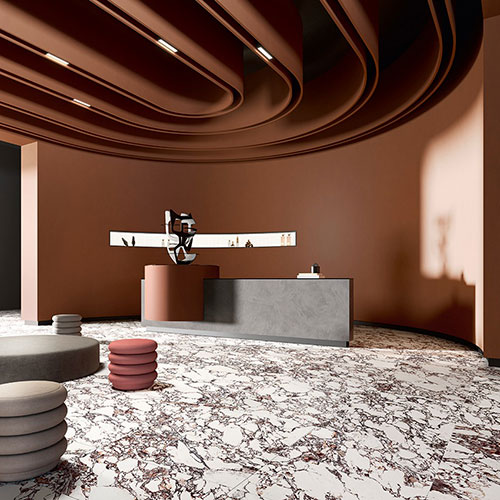 Reception di hotel realizzata con pavimento della collezione Touché, variante Rubis