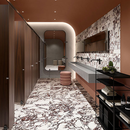 Ambiente bagno realizzat con pavimento e rivestimento della collezione Touché, variante Rubis
