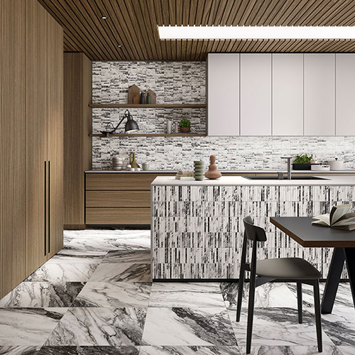 Ambiente cucina realizzato con pavimento e rivestimento della collezione Touché, variante Zèbre