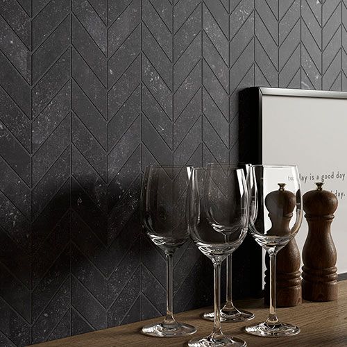 immagine della serie Concert, colore Black: rivestimento chevron con oggetti di cucina