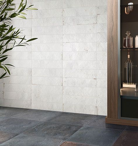 dettaglio pavimento variante Bluelagoon e rivestimento Whitepastel, collezione Home effetto cotto