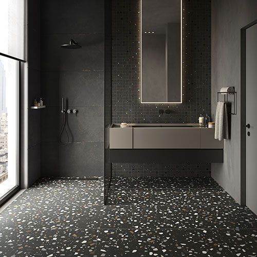 Ambiente bagno realizzato con rivestimento epavimento Raku - Black, collezione Iro