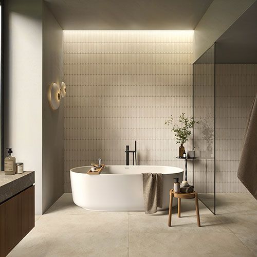 Ambiente bagno realizzato con pavimento e rivestimento Washi - Beige, collezione Iro