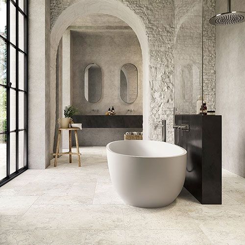Ambiente bagno realizzato con pavimento della collezione Manor, variante White