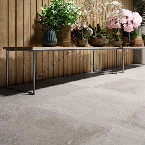 Shop realizzato con pavimento della collezione Shade, variante Grey. Particolare