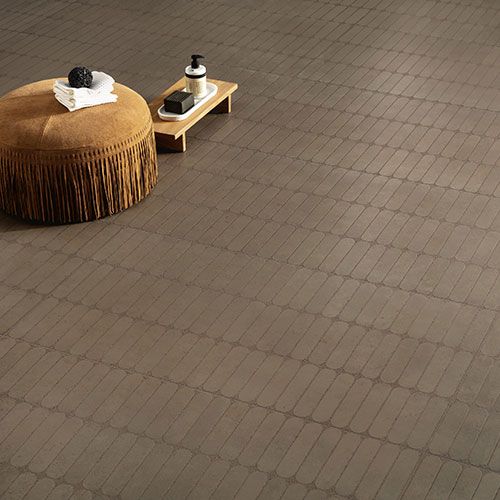 Particolare del pavimento Kyusu - Moka, collezione Iro