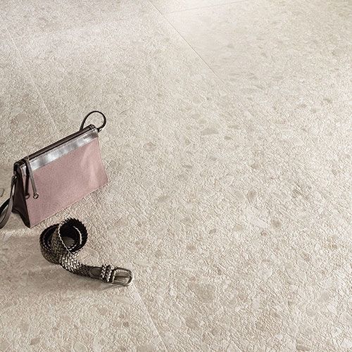 Particolare del pavimento della collezione LIM, variante White