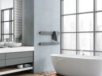 Bagno realizzato con abbinamenti e soluzioni creative selezionate da collezioni diverse