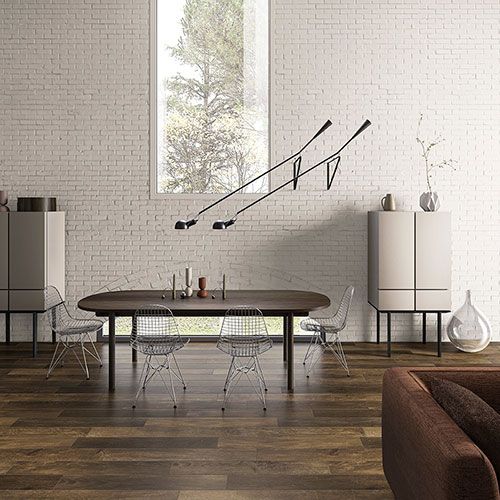 Living realizzato con pavimento della collezione Shizen, variante Torba