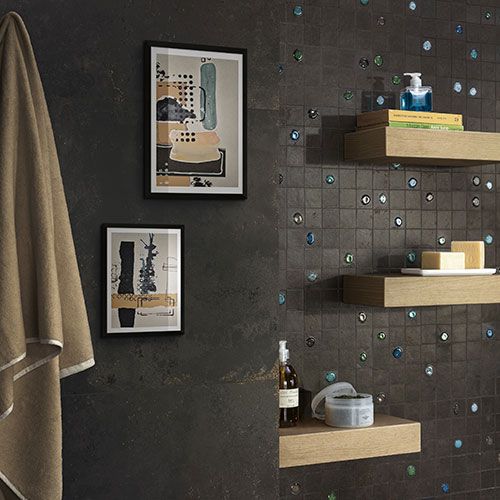 Particolare del rivestimento Raku - Black, collezione Iro