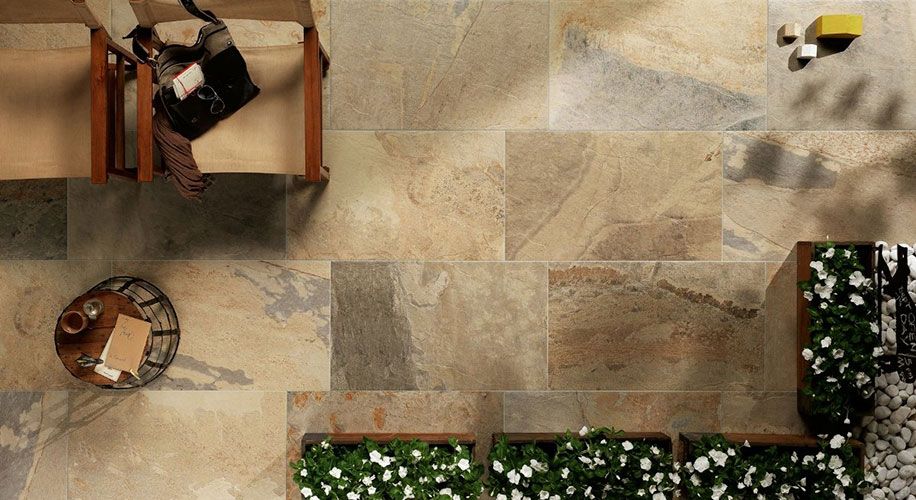 Pavimento della collezione Slaty, variante Ochre