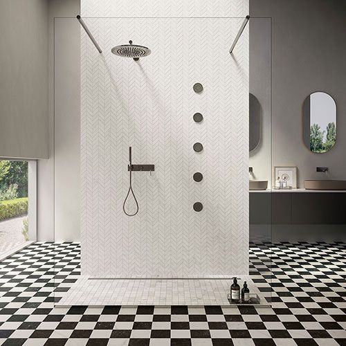 immagine della serie Concert, colore Black: pavimento scacchiera bianco e nero in ambiente bagno