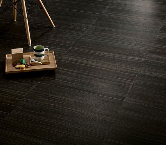 Pavimento della collezione Silky, variante Dark