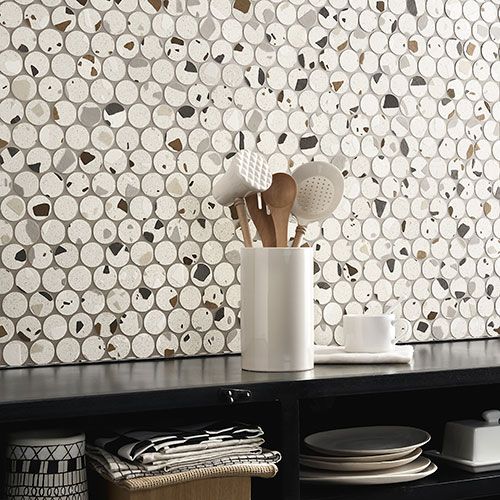 Particolare del rivestimento Loto - White, collezione Iro