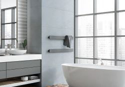 Bagno realizzato con abbinamenti e soluzioni creative selezionate da collezioni diverse