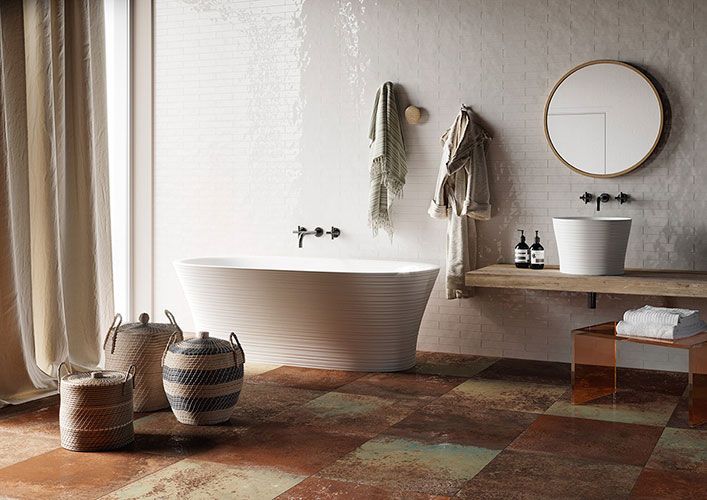 Ambiente bagno realizzato con pavimento e rivestimento della collezione Melt, variante Oxid