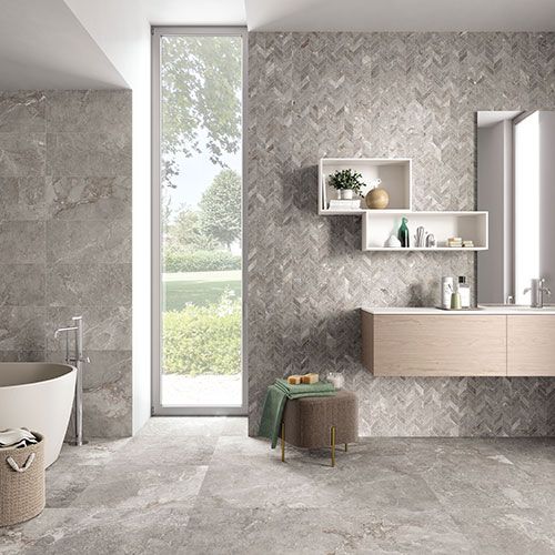 Bagno realizzato con rivestimento e pavimento di variante Beige, serie Golden Age