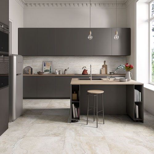 Immagine del pavimento di una cucina in un moderno appartamento, serie Bloom colore White