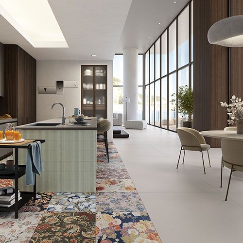 Cucina realizzata con pavimento della Collezione Spring, variante White e Patchwork. Rrivestimento della collezione Spring, variante Emerald mosaico Crisp.