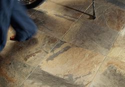 Pavimento realizzato con collezione Slaty